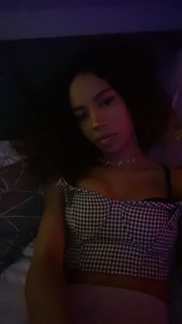 Lalatinaa 22-07-2021 Topless 